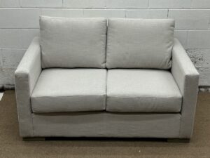 "Lola" Sofa and Love 🇨🇦