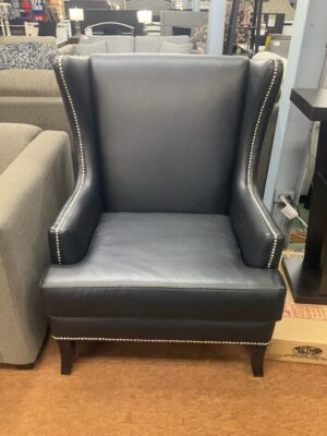 P/U Leather studded Chair MADE IN 🇨🇦